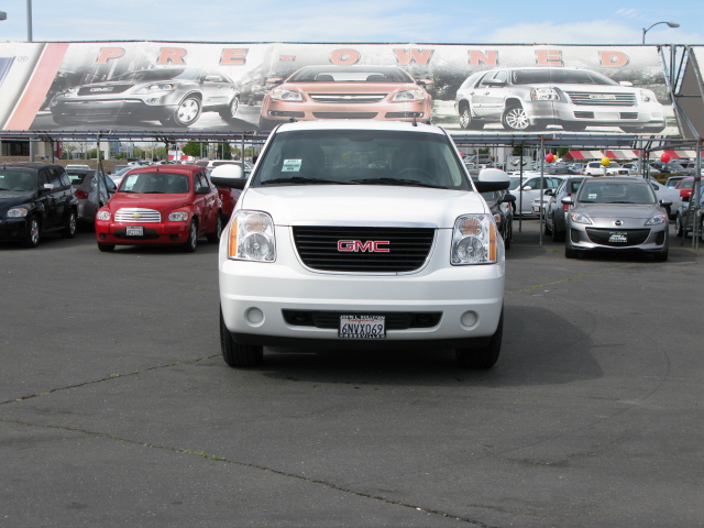 GMC Yukon 2011 photo 3