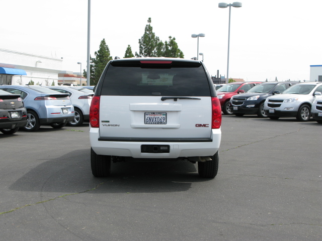 GMC Yukon 2011 photo 4