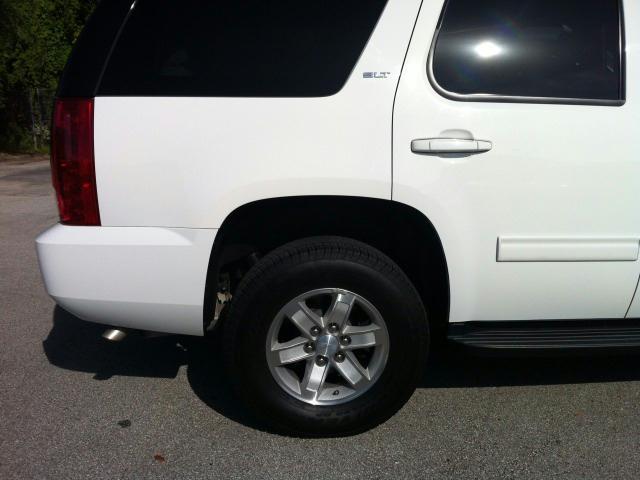 GMC Yukon 2011 photo 1