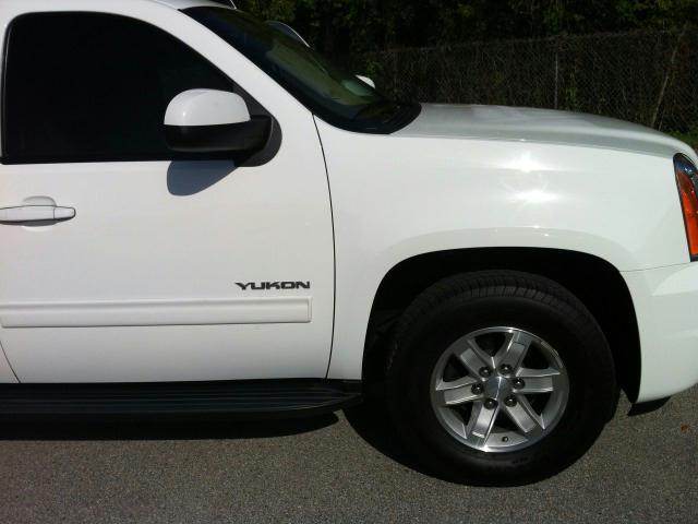 GMC Yukon 2011 photo 14