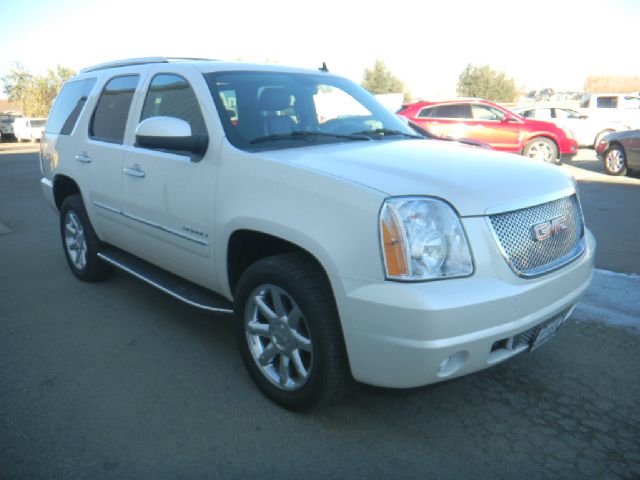 GMC Yukon 2011 photo 2