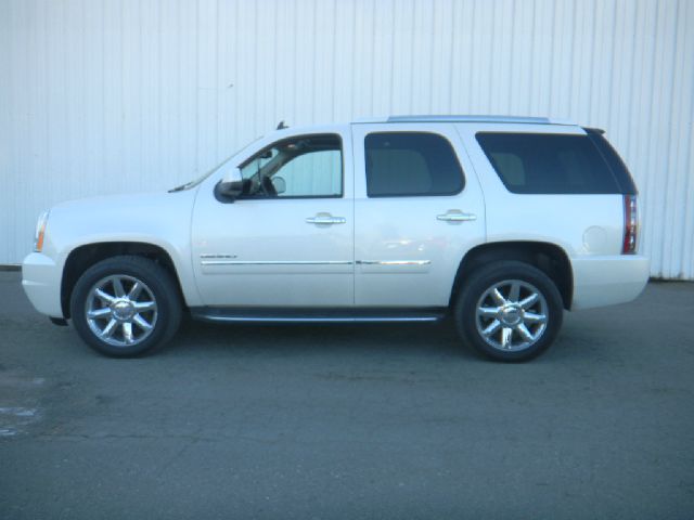 GMC Yukon 2011 photo 3