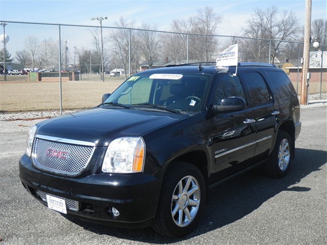 GMC Yukon 2011 photo 3