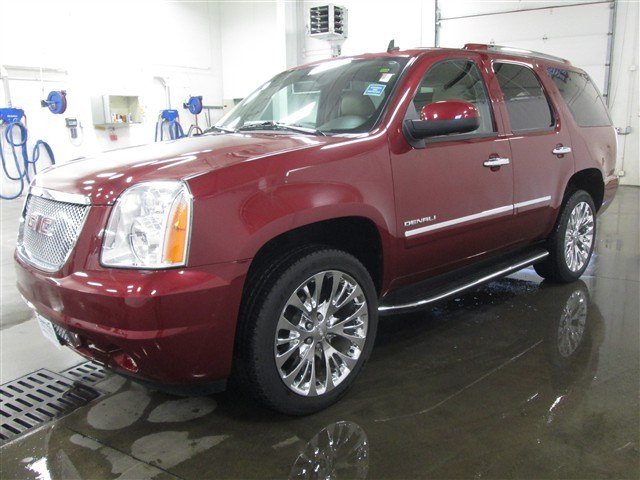 GMC Yukon 2011 photo 2