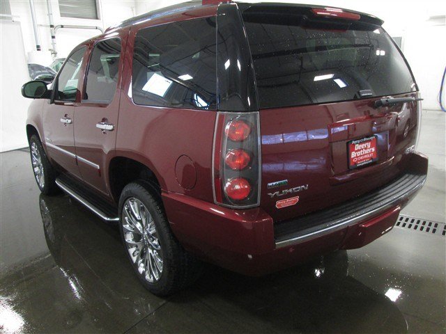 GMC Yukon 2011 photo 4