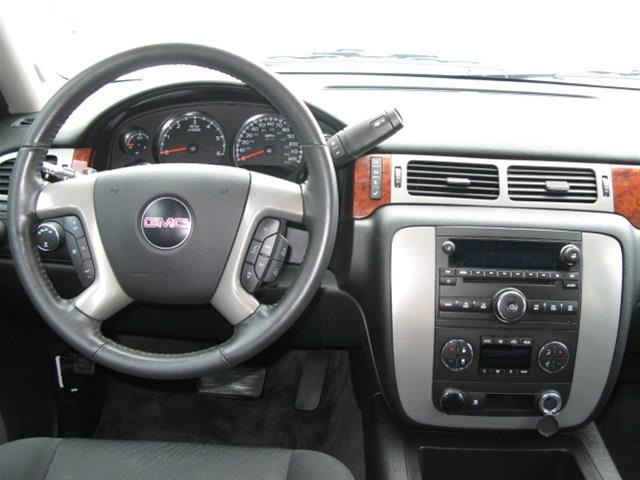 GMC Yukon 2011 photo 8