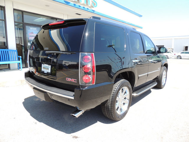 GMC Yukon 2011 photo 3