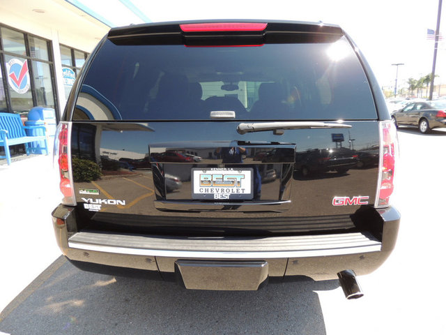 GMC Yukon 2011 photo 4