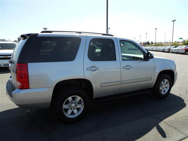 GMC Yukon 2011 photo 1