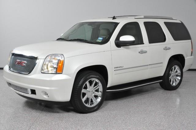 GMC Yukon 2011 photo 1