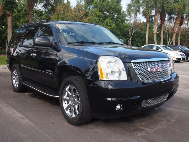 GMC Yukon 2011 photo 1