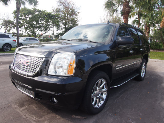 GMC Yukon 2011 photo 4