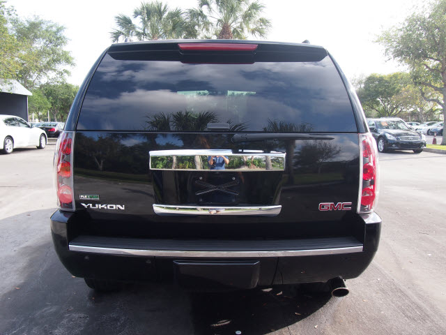 GMC Yukon 2011 photo 5