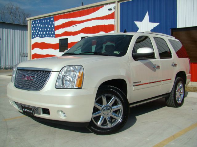 GMC Yukon 2011 photo 1