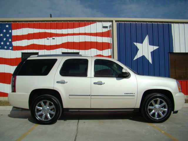 GMC Yukon 2011 photo 2