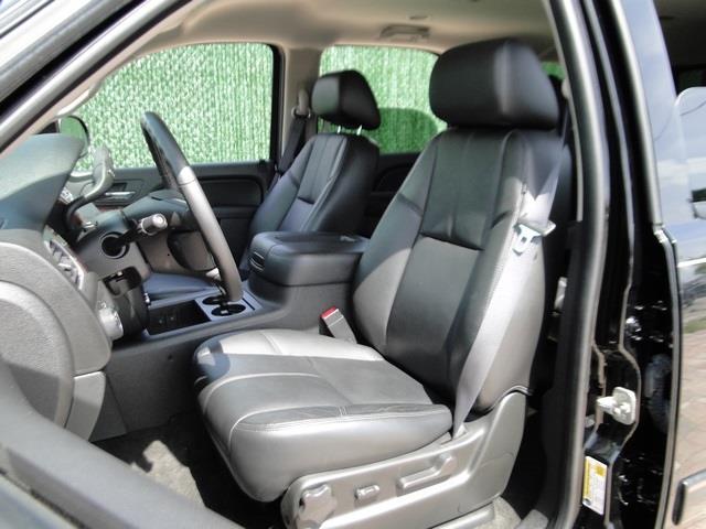 GMC Yukon 2011 photo 1