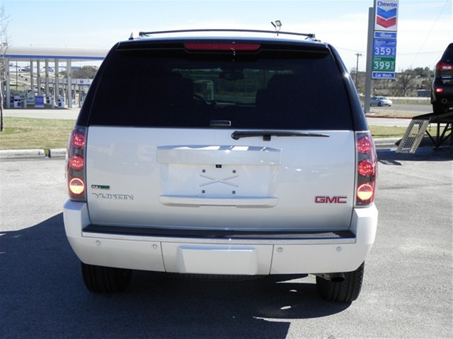 GMC Yukon EX Sedan 4D Unspecified