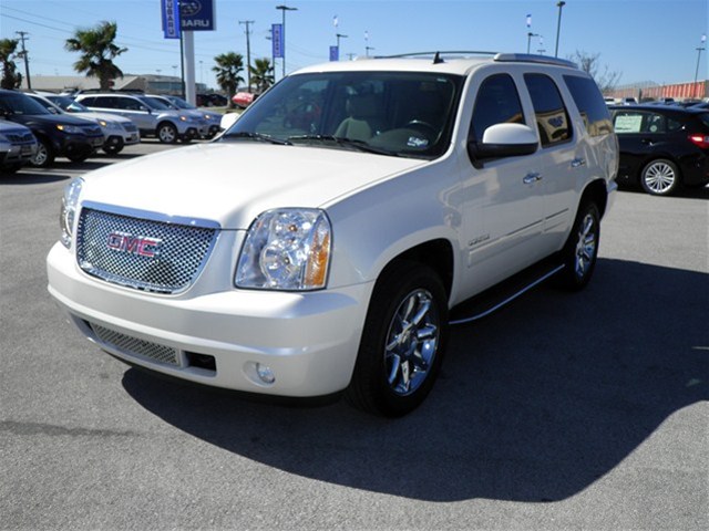 GMC Yukon 2011 photo 1