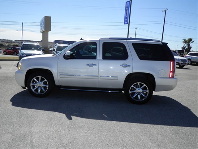 GMC Yukon 2011 photo 4