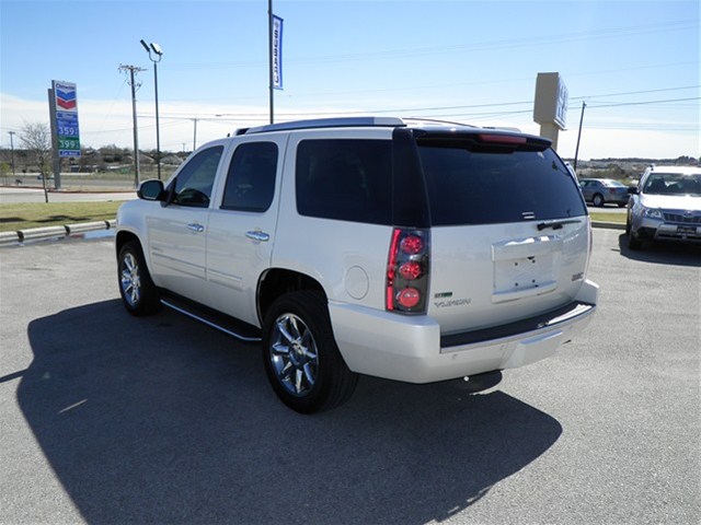 GMC Yukon 2011 photo 5