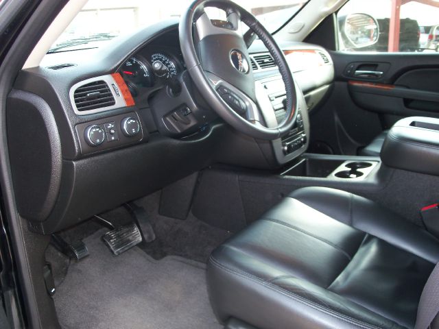 GMC Yukon 2011 photo 2