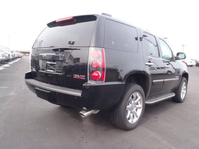 GMC Yukon 2011 photo 1