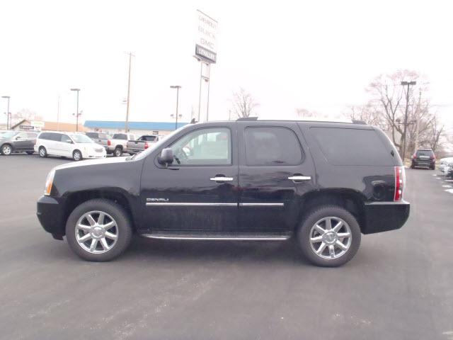 GMC Yukon 2011 photo 2