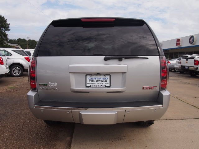 GMC Yukon 2012 photo 2