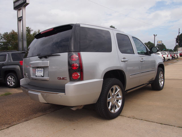 GMC Yukon 2012 photo 3