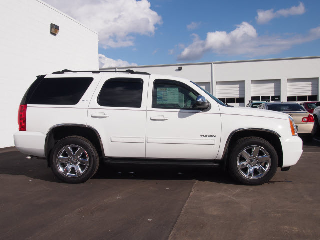 GMC Yukon 2012 photo 1