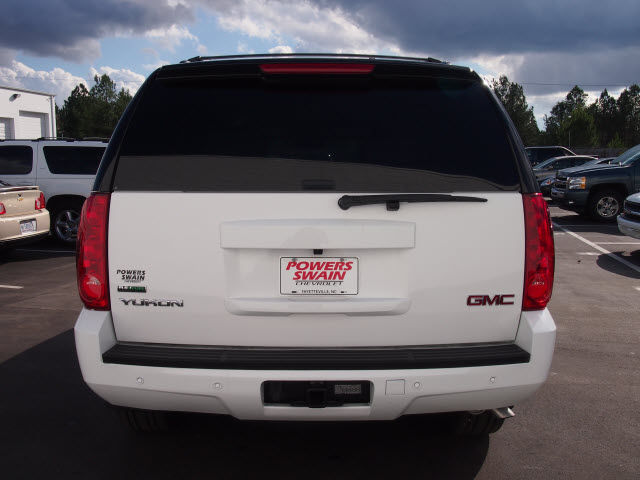 GMC Yukon 2012 photo 3