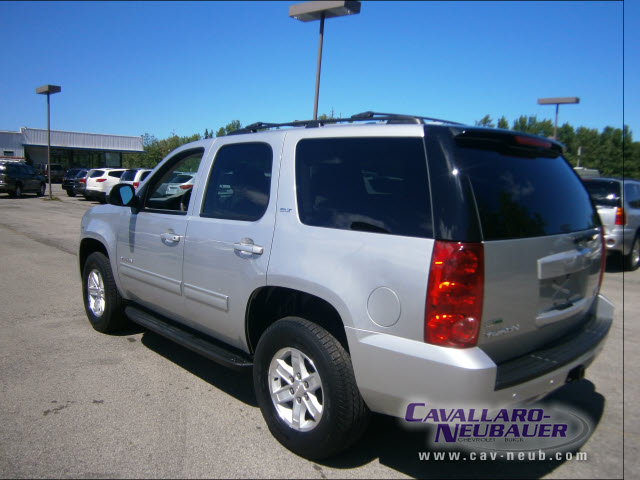 GMC Yukon 2012 photo 2