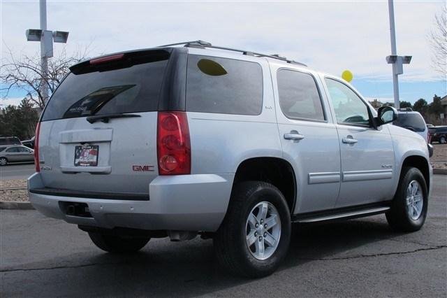 GMC Yukon 2012 photo 2