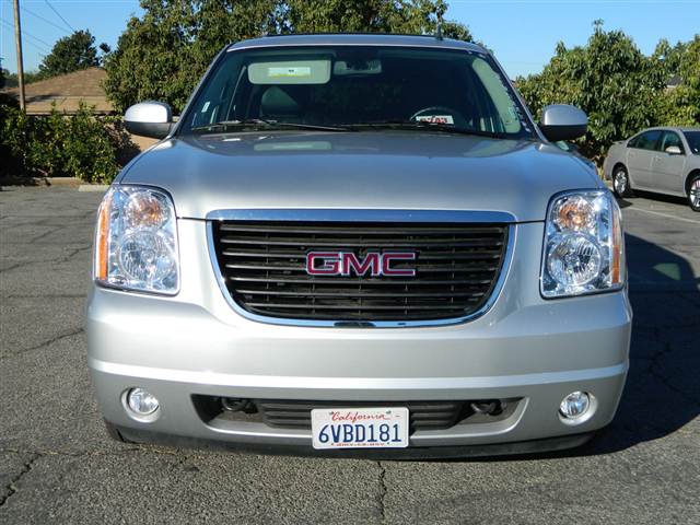 GMC Yukon 2012 photo 1