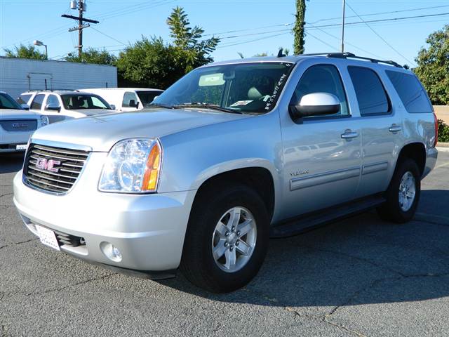 GMC Yukon 2012 photo 2