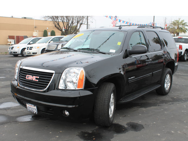 GMC Yukon 2012 photo 2