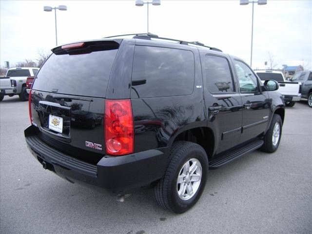 GMC Yukon 2012 photo 2