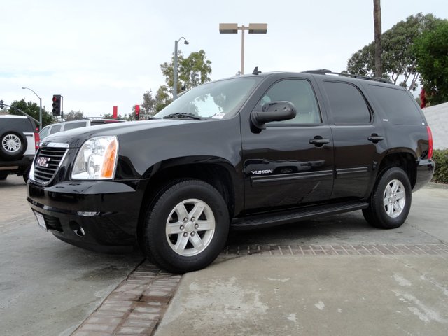 GMC Yukon 2012 photo 1