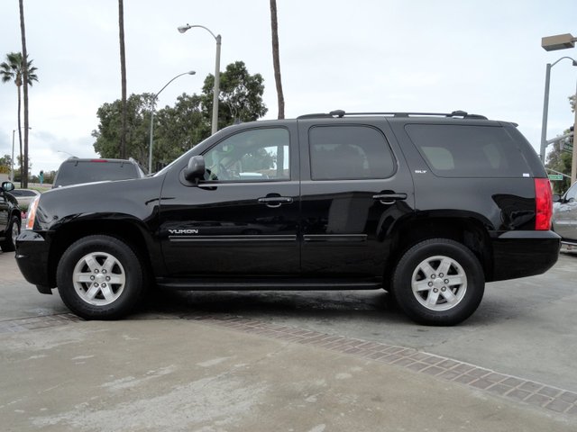 GMC Yukon 2012 photo 2