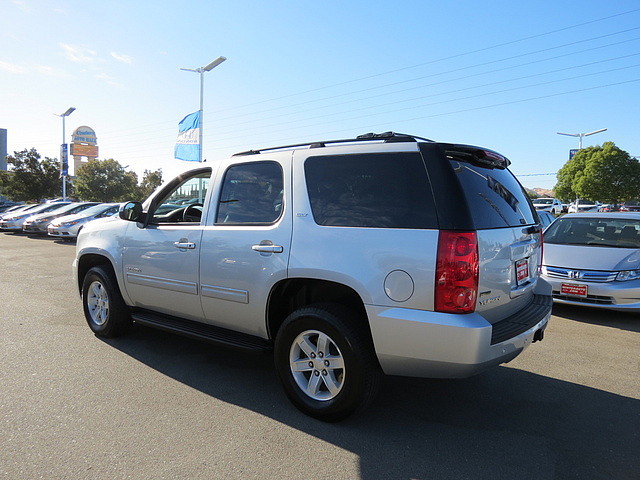 GMC Yukon 2012 photo 1