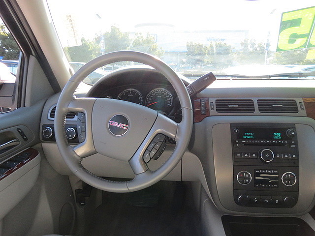 GMC Yukon 2012 photo 3