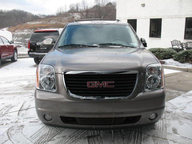 GMC Yukon 2012 photo 1