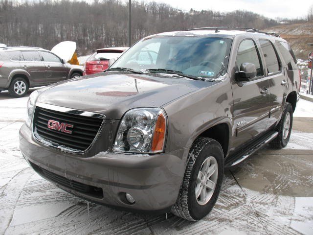 GMC Yukon 2012 photo 2