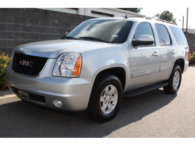 GMC Yukon 2012 photo 2