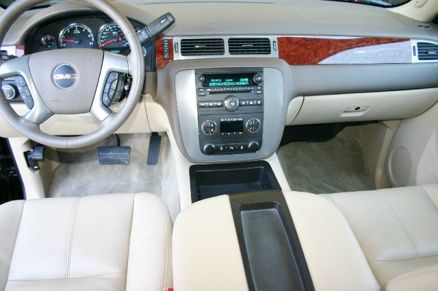 GMC Yukon 2012 photo 10