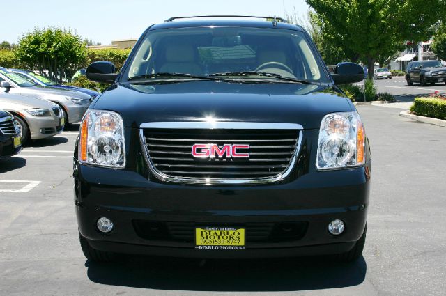 GMC Yukon 2012 photo 24