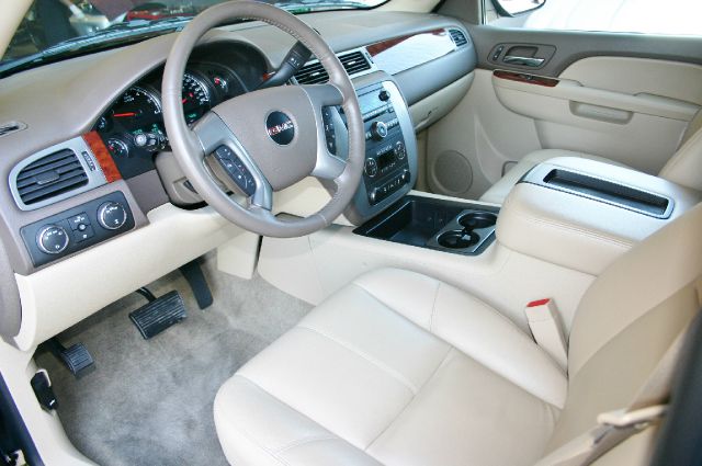 GMC Yukon 2012 photo 9