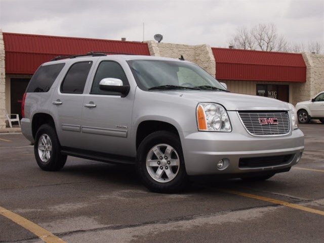 GMC Yukon 2012 photo 1