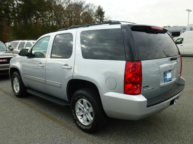 GMC Yukon 2012 photo 2