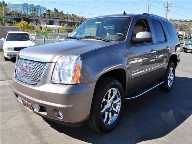 GMC Yukon 2012 photo 1